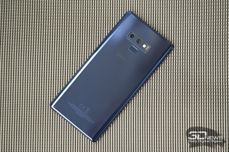 Samsung Galaxy Note9, задняя панель: два объектива основной камеры, двойная светодиодная вспышка, датчик измерения пульса