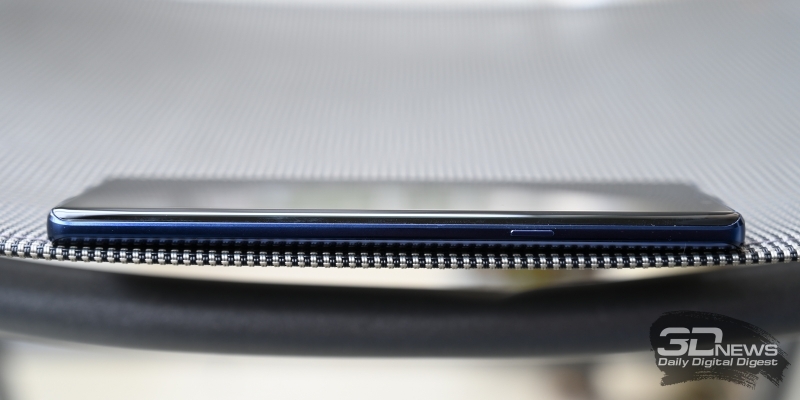  Samsung Galaxy Note9, правая грань: клавиша включения 