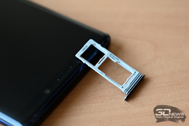  Samsung Galaxy Note9, слот для SIM-карт и карты памяти 