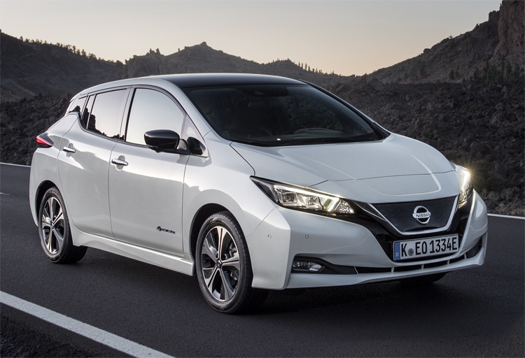 Nissan Leaf лидирует на российском рынке электромобилей"