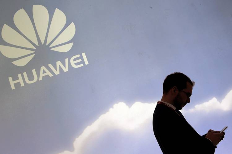 Huawei: гибкий смартфон сможет заменить компьютер"
