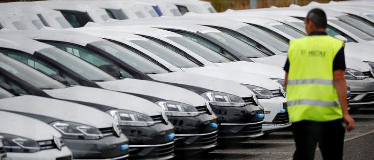 Благодаря скидкам продажи Renault, VW и Fiat Chrysler резко выросли перед вводом более жёстких тестов на выбросы"
