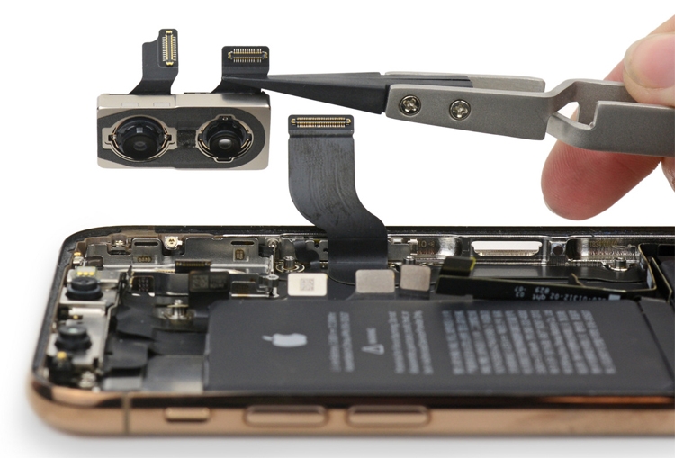 Вскрытие iPhone Xs и iPhone Xs Max: смартфоны можно отремонтировать"