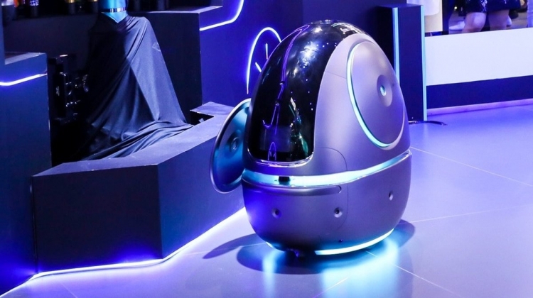 В октябре Alibaba начнёт тестирование робота-портье Space Egg в отеле"