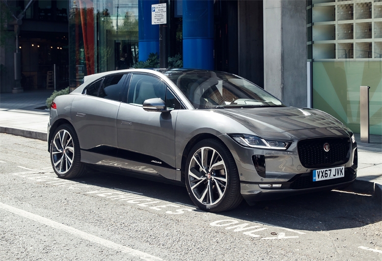 Автомобили Jaguar Land Rover подружатся с системами Android Auto и Apple CarPlay"