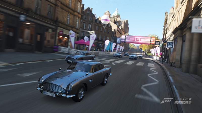  Эдинбург принимает чемпионат классических Aston Martin DB5 Джеймса Бонда. Машинам агента 007 посвящен отдельный набор (платный) 