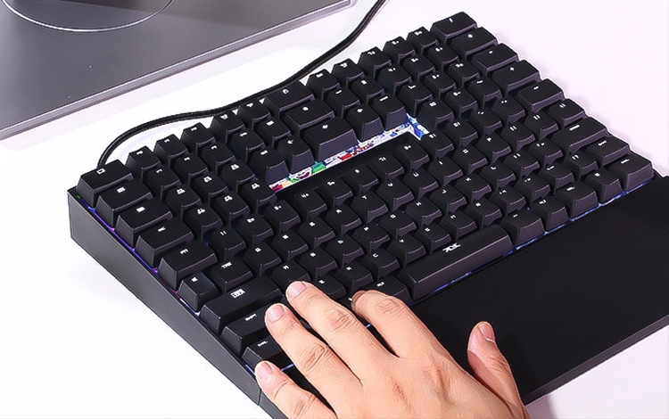 TYPI: необычная клавиатура с девятью рядами кнопок"