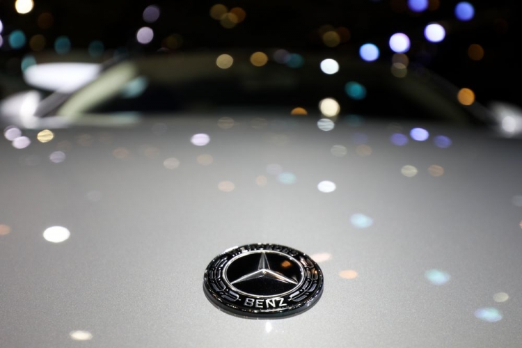 Bloomberg: Daimler запустит с Geely сервис каршеринга в Китае"
