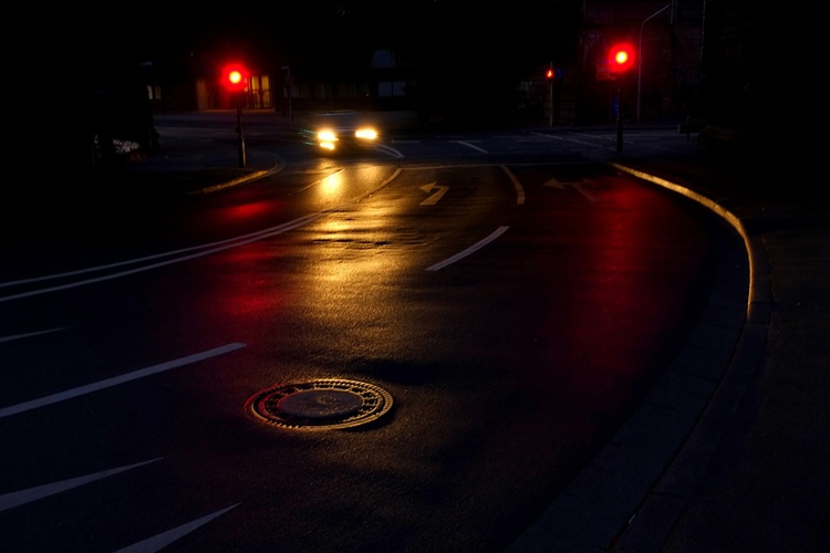 Российская система позволит автомобилям «видеть» дорогу в полной темноте"