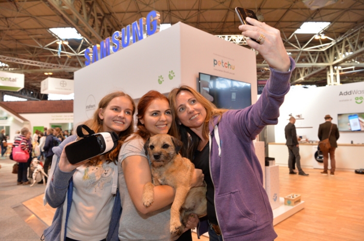 Samsung хочет спрятать селфи-камеру за экран смартфонов"