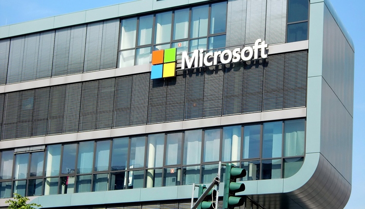 Квартальная прибыль Microsoft подскочила на треть"