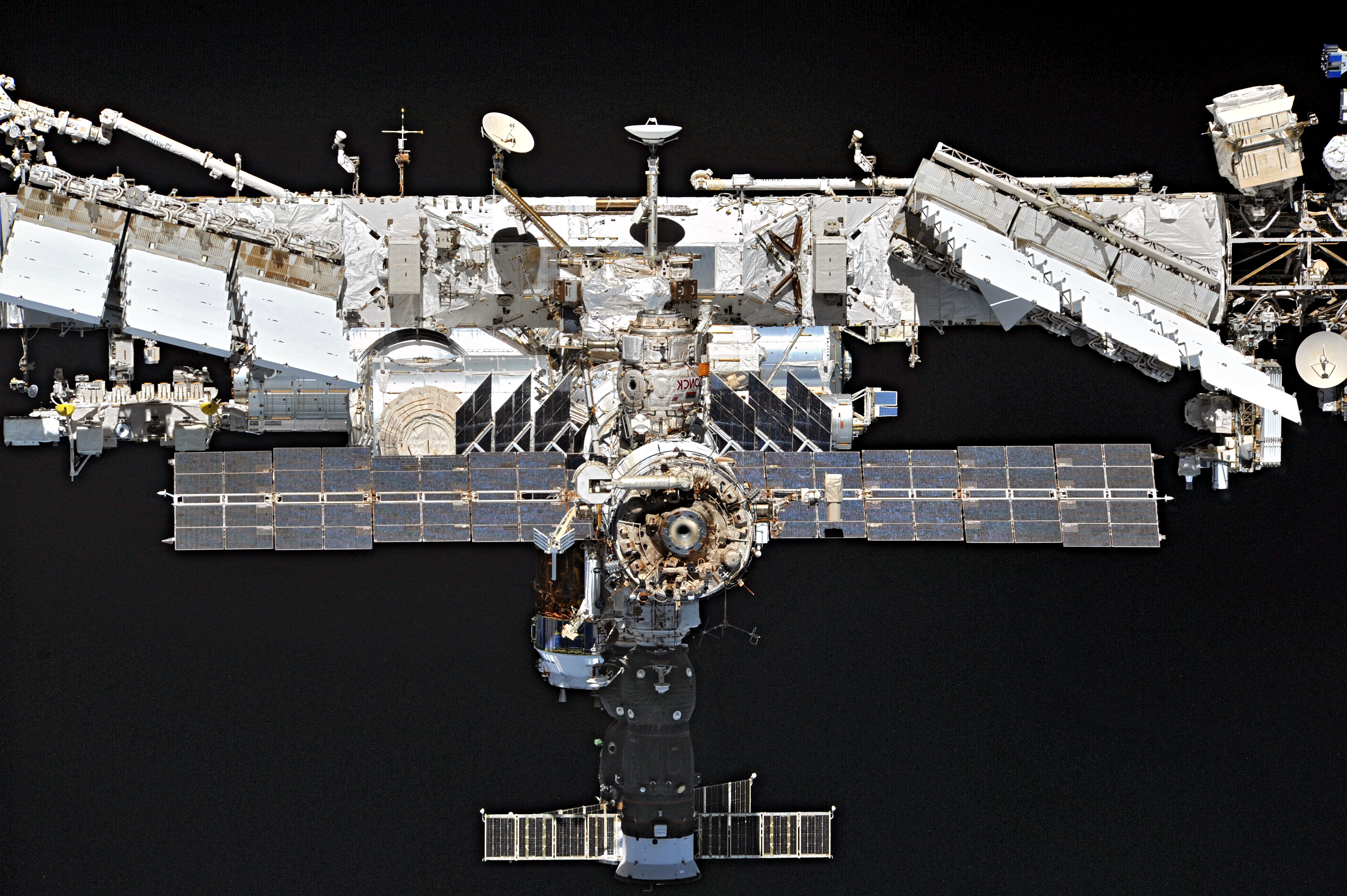 Какая космическая станция сейчас работает. Модуль z1 МКС. Орбитальная станция МКС. Модуль звезда МКС. Российский сегмент МКС.