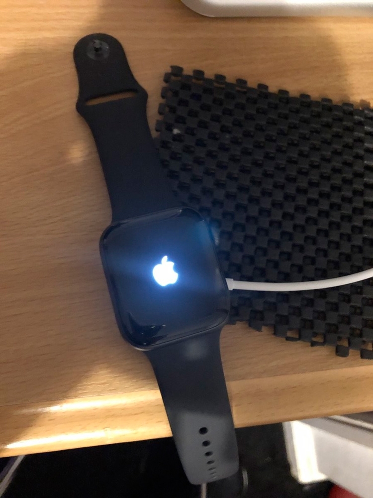 watchOS 5.1 «убивает» Apple Watch: распространение обновления остановлено"