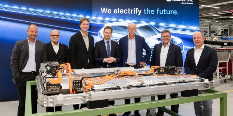 Daimler удваивает персонал на производстве батарей перед выходом электромобиля Mercedes-Benz EQC"