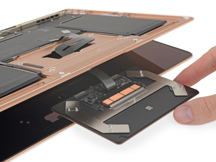 Что скрывает MacBook Air: новый ноутбук Apple препарирован"