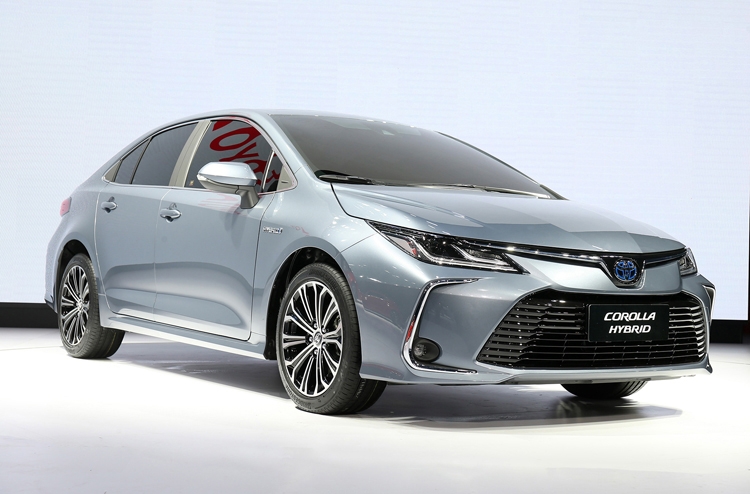 Новый седан Toyota Corolla получил 2-литровый двигатель Dynamic Force"