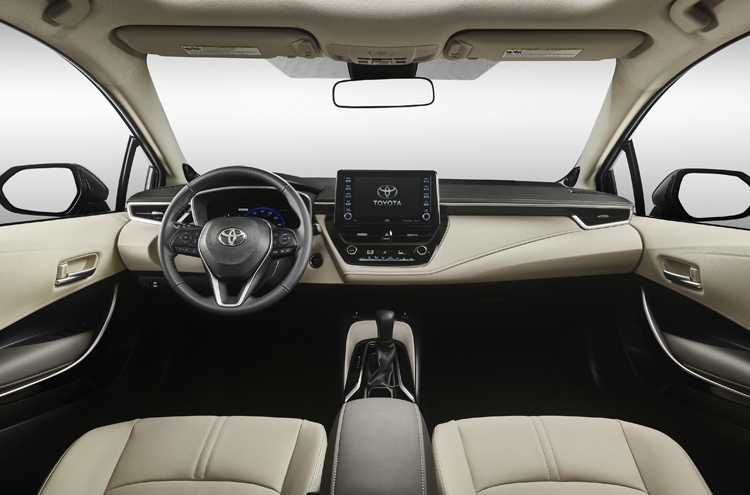 Новый седан Toyota Corolla получил 2-литровый двигатель Dynamic Force"