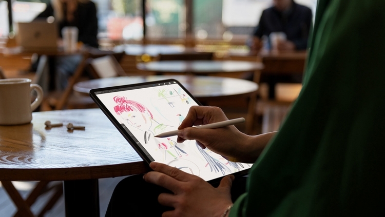 Видео: Apple в свежей рекламе iPad Pro снова говорит о превосходстве над ноутбуками"