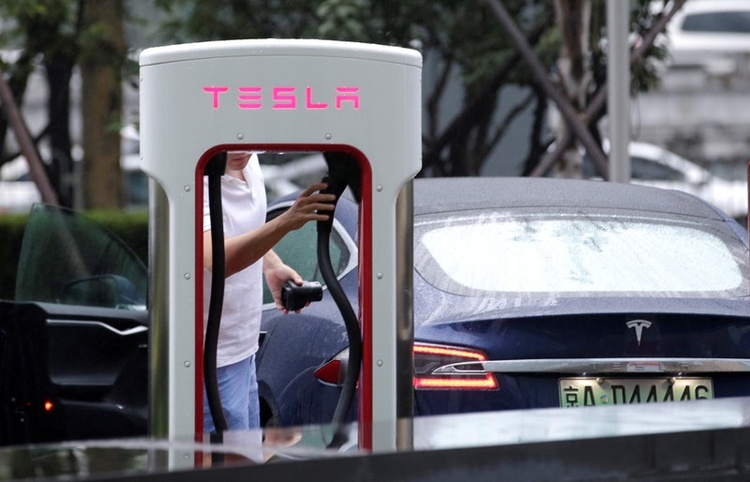 Tesla снизила цену Model X и Model S для китайских потребителей"