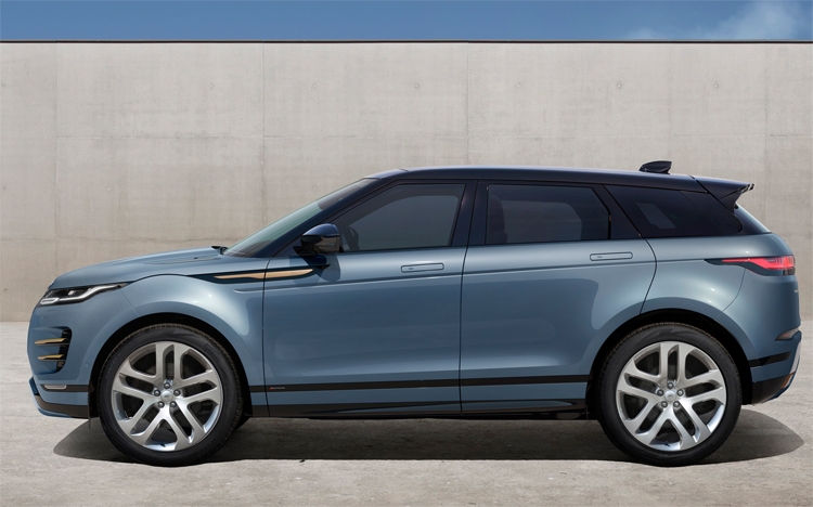 Новый Range Rover Evoque стал первым автомобилем с технологией «прозрачного капота»"