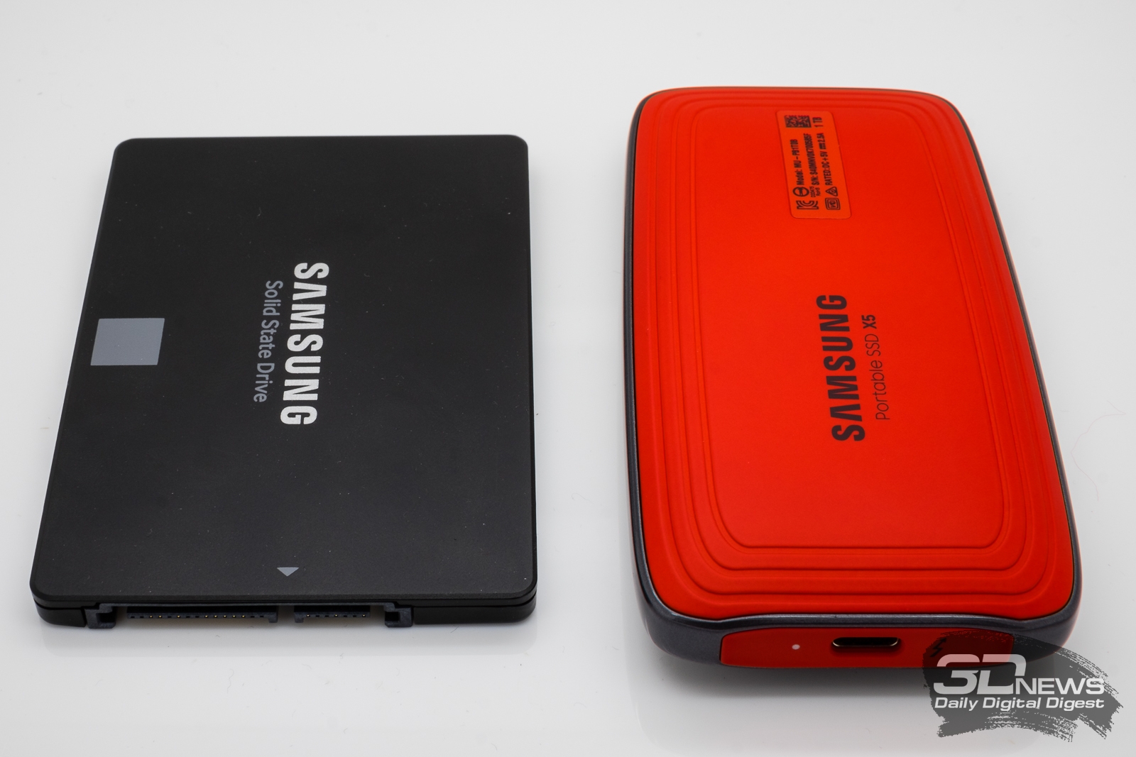 Лучшие внешние накопители 2023. Samsung SSD x5. X5 Thunderbolt 3 Portable SSD. Samsung Thunderbolt SSD. Твердотельный накопитель Samsung SSD 1tb x5 Thunderbolt 3, Black.