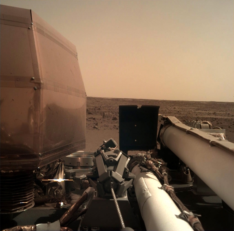 Фото дня: Марс глазами исследовательской станции InSight"