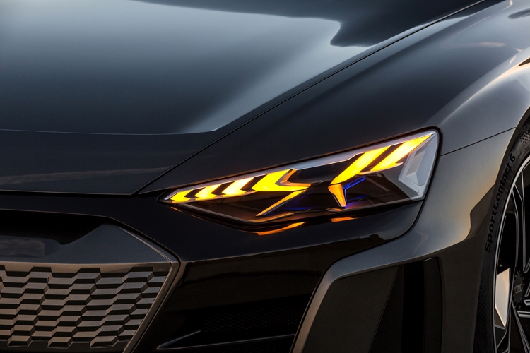 Audi e-tron GT: электрический спорткар с запасом хода более 400 км"