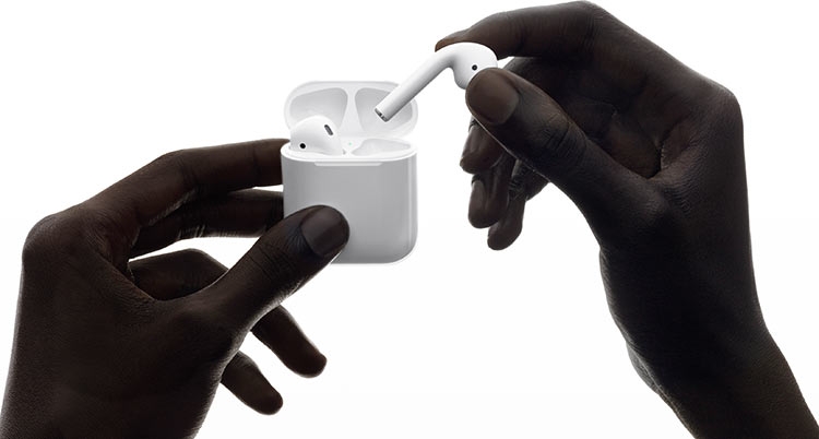 Apple может представить гарнитуру AirPods с беспроводной зарядкой в ​​начале 2019 года"