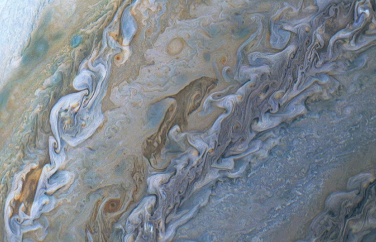 Фото дня: дельфин в атмосфере Юпитера"