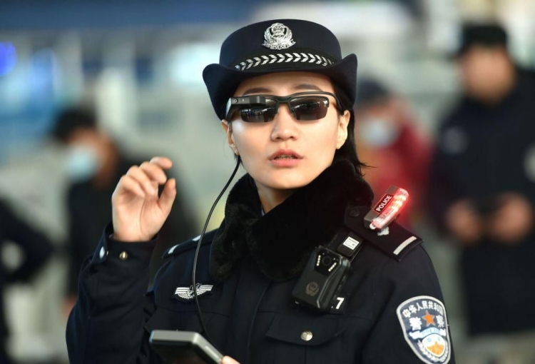 Полиция в Китае начнёт использовать смарт-очки для выявления лиц из «чёрного списка»"
