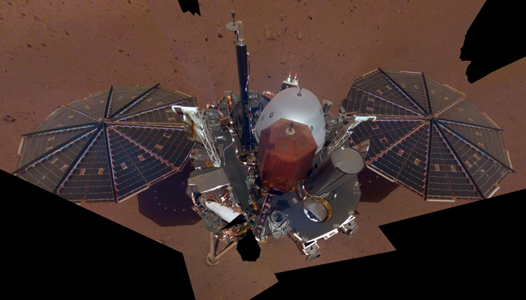 Фото дня: первое селфи марсианской станции NASA InSight"