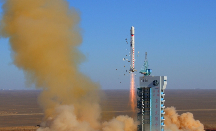Запуск ракеты Long March 2D с китайским разведывательным спутником в 2008 году.