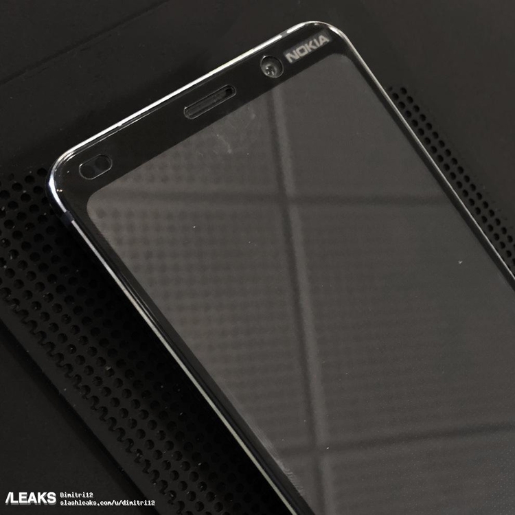 Nokia 9 PureView: смартфон с уникальной камерой позирует на изображениях"