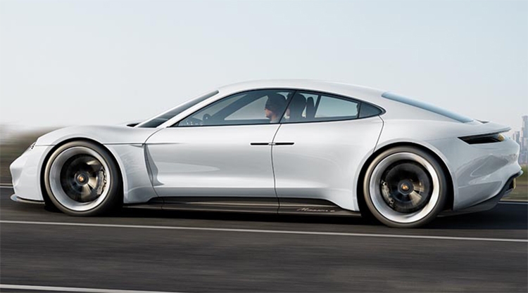 Porsche предложит электромобиль Taycan в Turbo-версии"