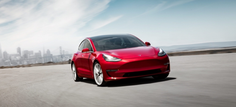 Tesla начала принимать заказы на Model 3 в ряде европейских стран"