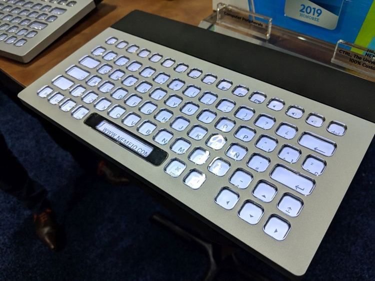 CES 2019: Клавиатура Nemeio с кнопками-дисплеями на электронной бумаге"