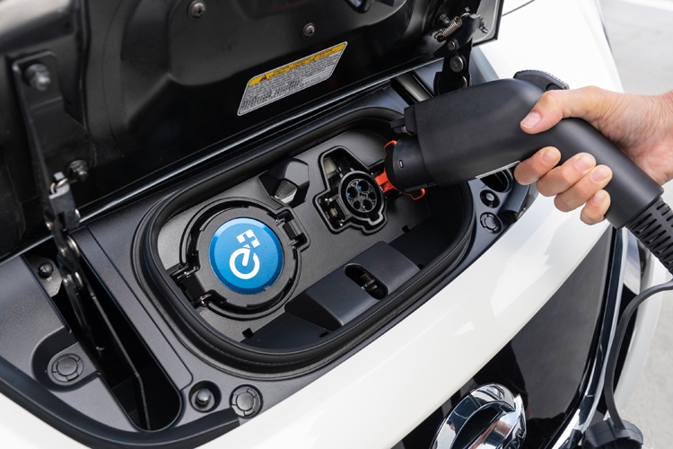 CES 2019: Запас хода электромобиля Nissan LEAF e+ достигает 385 км"