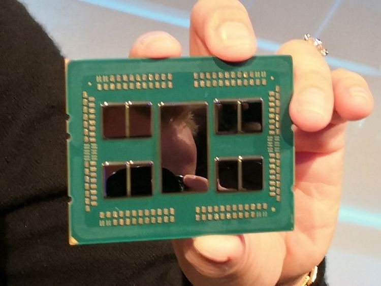 Процессор AMD Epyc Rome (упаковка, похожая на Flip-Chip)