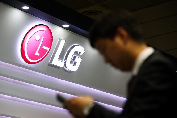 Смартфон LG G8 ThinQ может получить подсоединяемый дисплей"