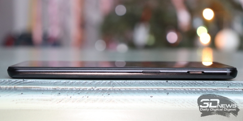  OnePlus 6T, правая грань: клавиша включения, переключатель звуковых профилей и слот для двух карточек стандарта nano-SIM 