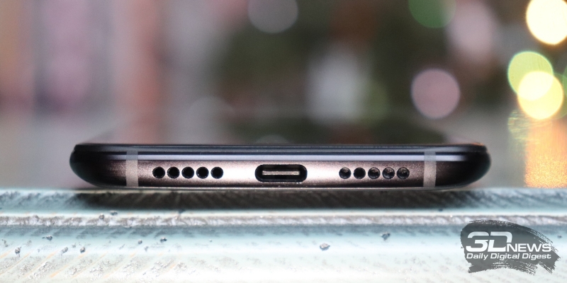  OnePlus 6T, нижняя грань: основной динамик, порт USB Type-C, разговорный микрофон 