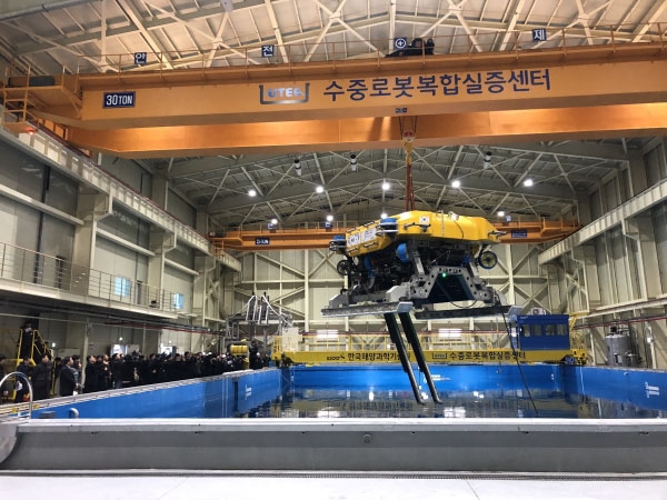 Корейцы разработали подводных роботов-строителей для глубин до 2500 метров"