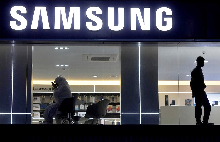 Samsung прогнозирует снижение прибыли в 2019 году из-за замедления продаж чипов"