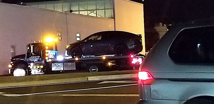 Электромобиль Tesla Model X попал в аварию — водитель не смог отключить автопилот"