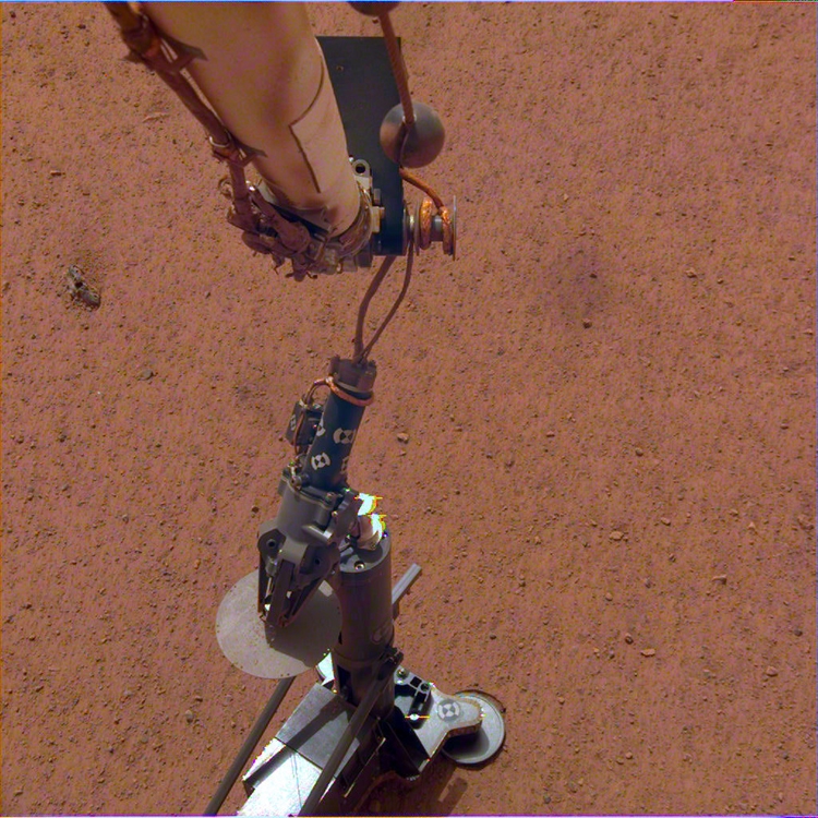 Зонд NASA InSight завершил установку приборов на поверхности Марса"
