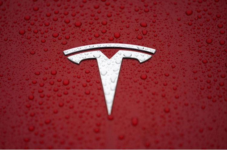Автомобили Tesla получили режим «сторожа»"