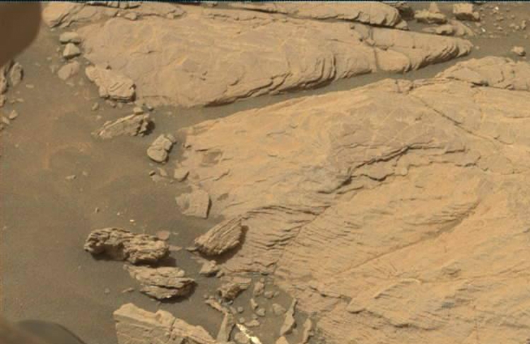 Фото дня: марсоход Curiosity добрался до глинистой местности"