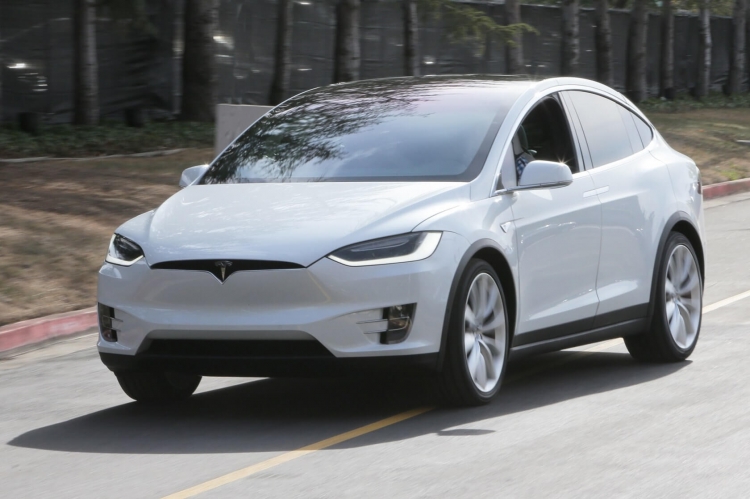 Tesla заметно снизила цена на Model X и Model S"