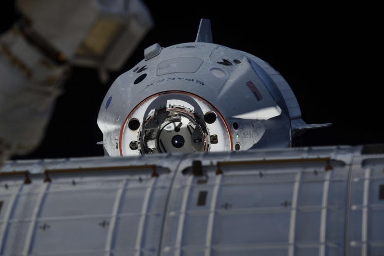 На МКС при встрече Crew Dragon был впервые испытан российский противогаз"