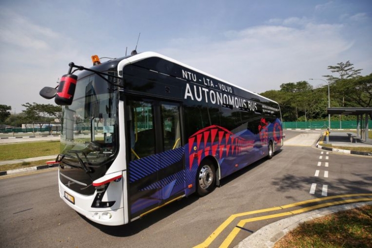 Volvo и NTU продемонстрировали полноразмерный автономный электроавтобус"